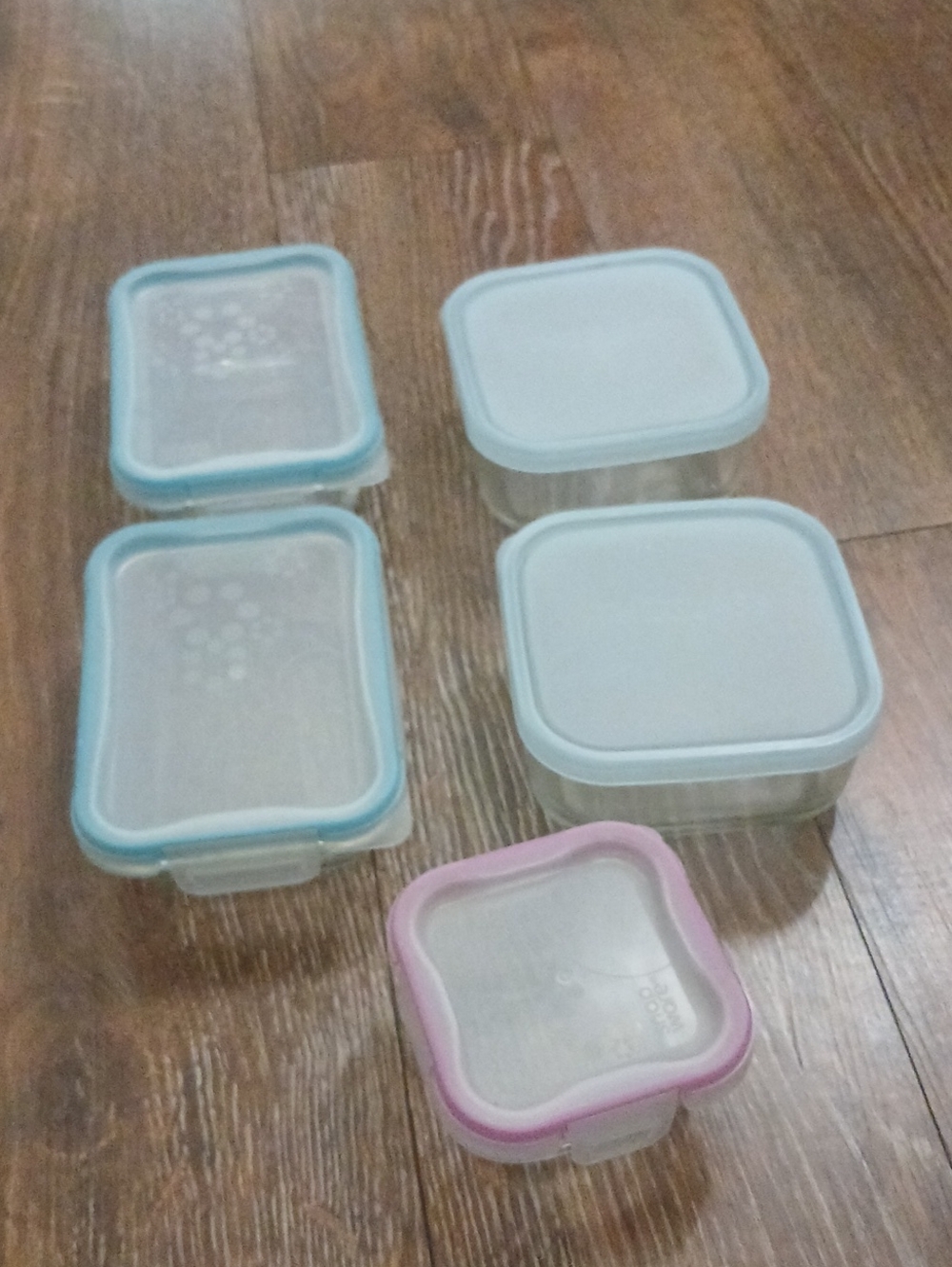 Glass Food Storage Containers Set with Blue and Pink Lids